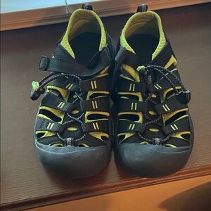 Keen Kids Black and Lime Sandals